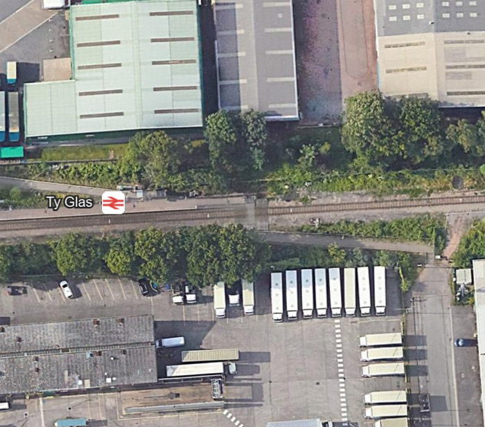 Croesfan Ty Glas | Ty Glas level crossing