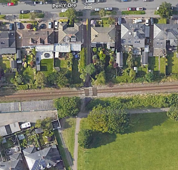 Croesfan Yr Eglwys Newydd | Whitchurch Level crossing