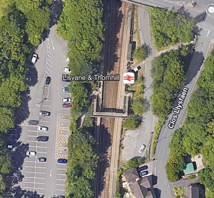 Pont droed gorsaf Llys faen ar Ddraenen | Lisvane & Thornhill station footbridge